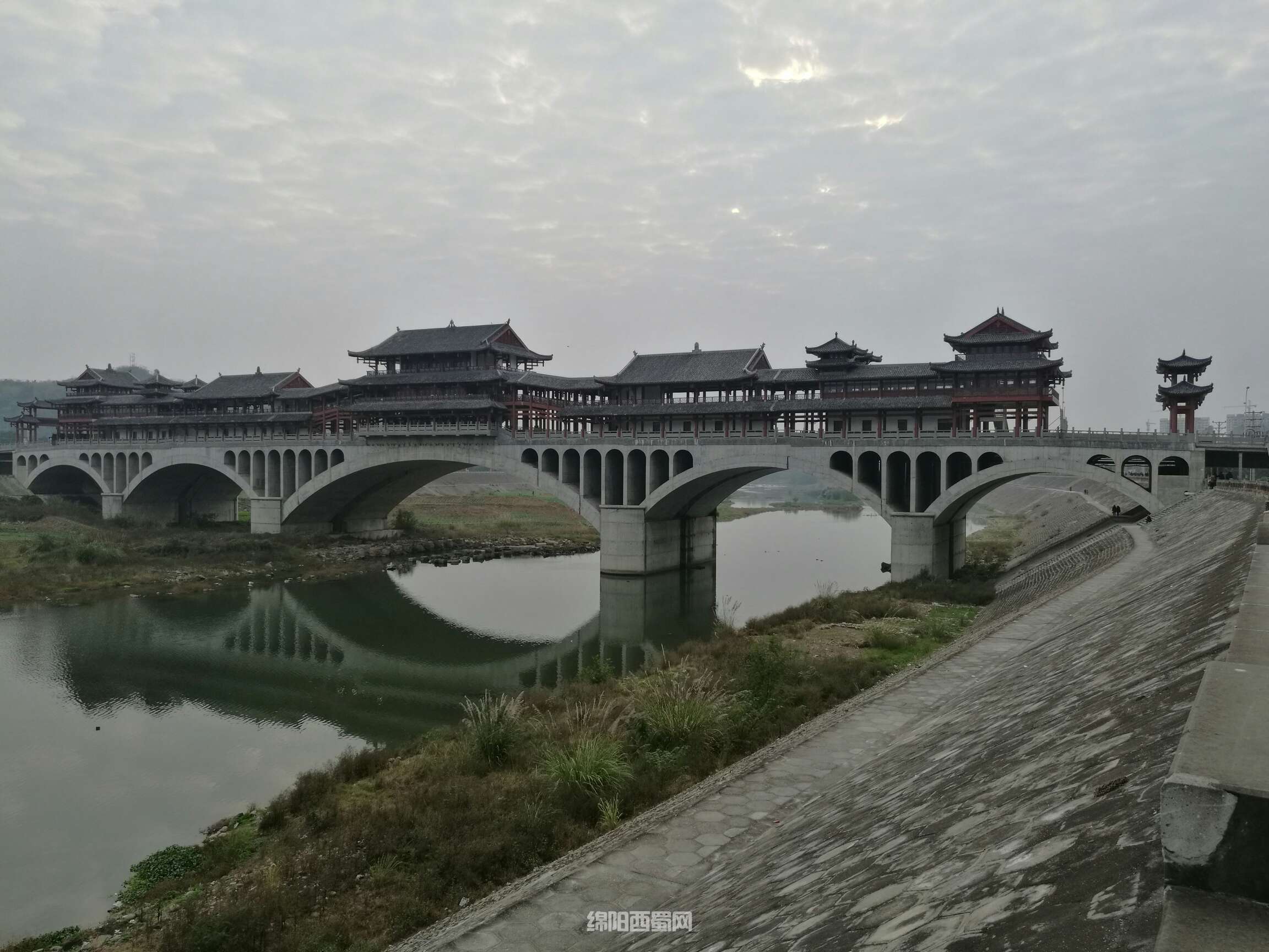 凯江之上风雨廊桥